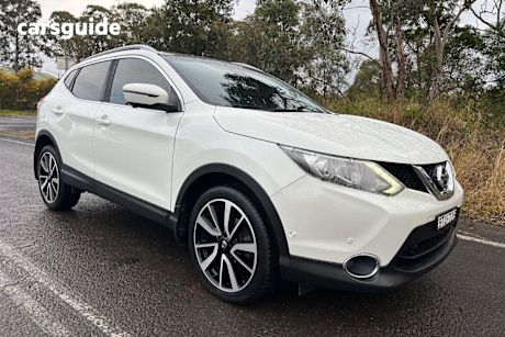 White 2017 Nissan Qashqai Wagon TL F