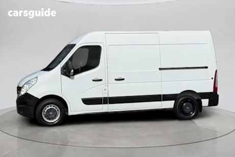 White 2017 Renault Master Commercial