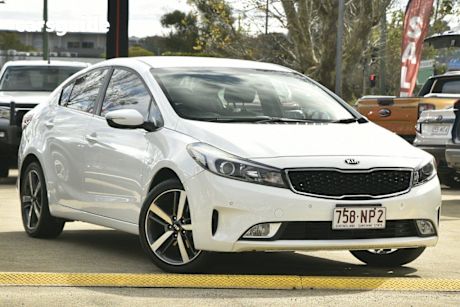 White 2017 Kia Cerato Sedan Sport+