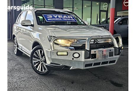 White 2020 Mitsubishi Outlander SUV LS 4X4