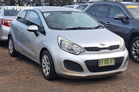 Silver 2014 Kia RIO Hatchback S