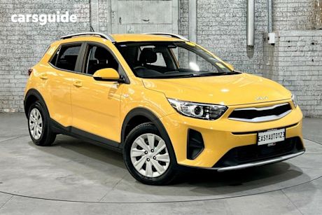 Yellow 2023 Kia Stonic Wagon S