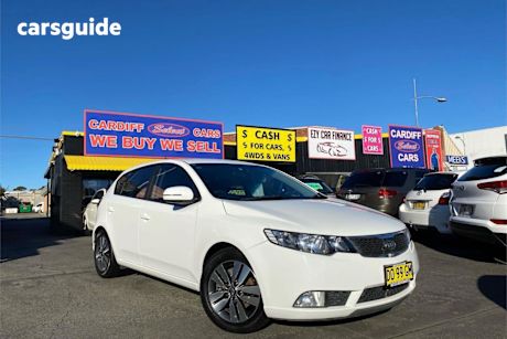 White 2013 Kia Cerato Hatchback SI