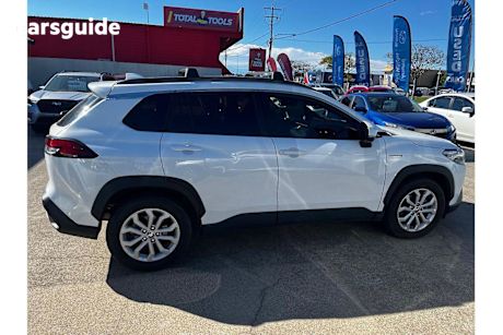 White 2022 Toyota Corolla Cross SUV GXL 4X4