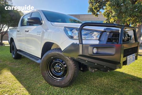 White 2022 Toyota Hilux Double Cab Pick Up SR (4X4)
