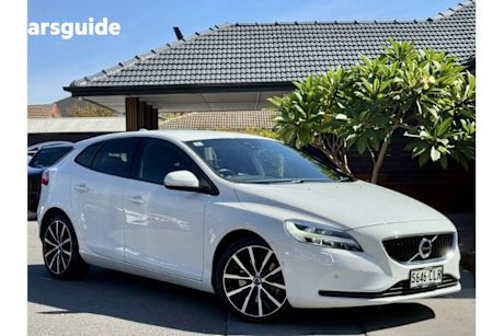 White 2016 Volvo V40 Hatch D2 MOMENTUM F