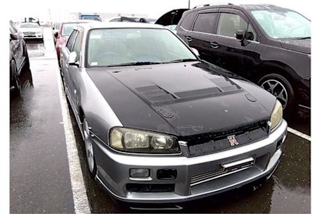 Silver 2000 Nissan Skyline Coupe