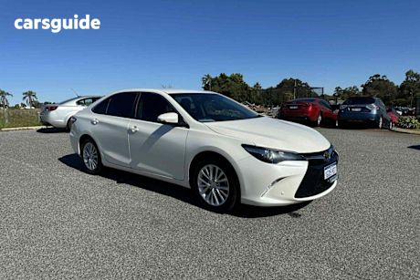 White 2015 Toyota Camry Sedan Atara SL
