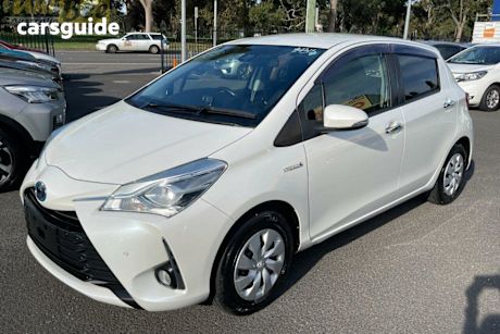 White 2019 Toyota Vitz Hatch Hybrid