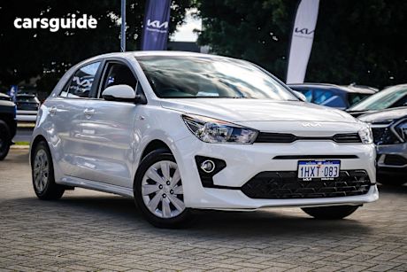 White 2023 Kia RIO Hatchback S