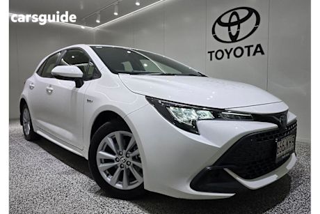 White 2024 Toyota Corolla Hatch ASCENT SPORT HYBRID F