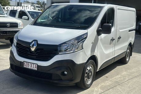 White 2017 Renault Trafic Van SWB