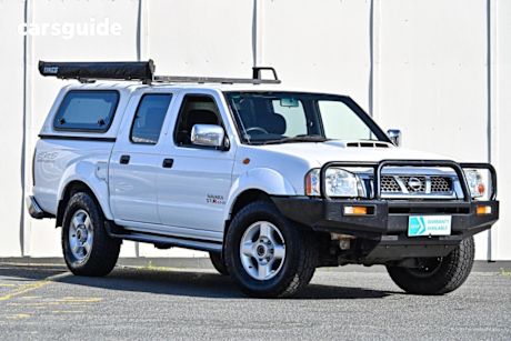 White 2015 Nissan Navara Dual Cab Pick-up ST-R (4X4)