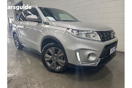 Silver 2024 Suzuki Vitara Wagon Beat