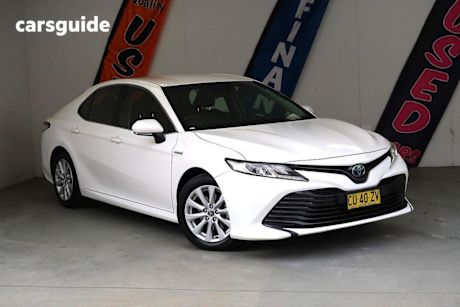 White 2019 Toyota Camry Sedan ASCENT F