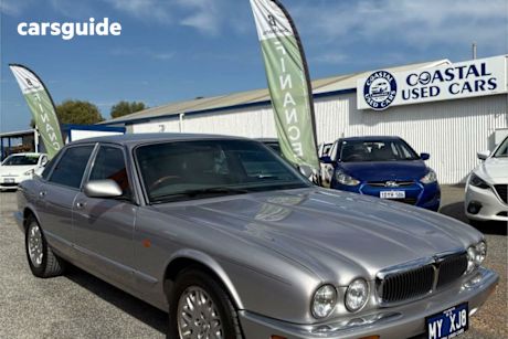 Silver 2000 Jaguar XJ8 Saloon 3.2