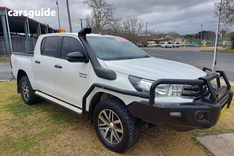 White 2017 Toyota Hilux Dual Cab Utility Sr (4X4)