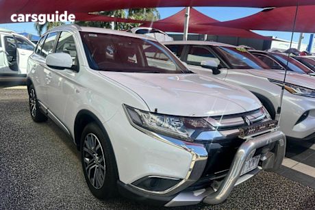 White 2017 Mitsubishi Outlander Wagon ES 5 Seat (2WD)