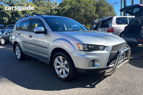 Silver 2011 Mitsubishi Outlander Wagon LS