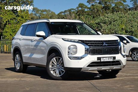 White 2024 Mitsubishi Outlander SUV LS 4X4