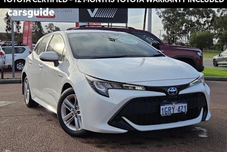 White 2018 Toyota Corolla Hatchback Ascent Sport (hybrid)