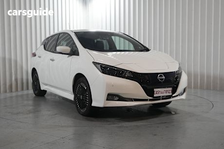 White 2022 Nissan Leaf Hatchback