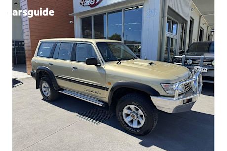 Gold 2000 Nissan Patrol Wagon ST 4X4