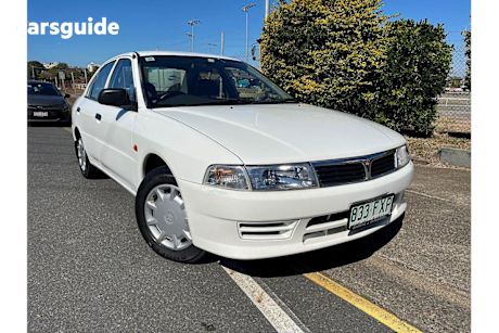 White 2000 Mitsubishi Lancer Sedan GLI F