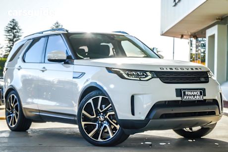 White 2017 Land Rover Discovery Wagon TD4 SE