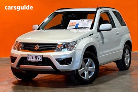 White 2016 Suzuki Grand Vitara Wagon Navigator (4X4)