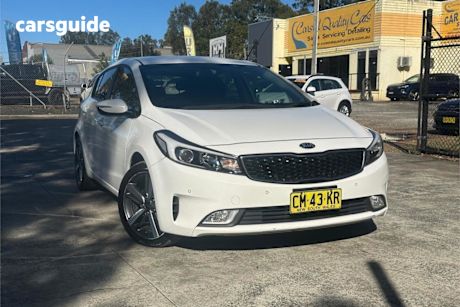 White 2017 Kia Cerato Hatchback Sport
