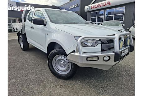 White 2022 Isuzu D-MAX Crew Cab Chassis SX (4X4)