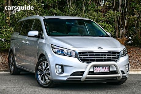 Silver 2018 Kia Carnival Wagon SLI