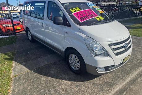 White 2017 Hyundai Imax Wagon