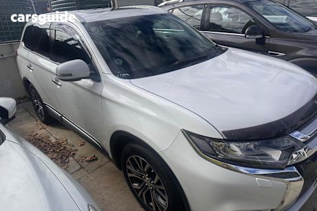 White 2016 Mitsubishi Outlander Wagon Exceed (4X4)