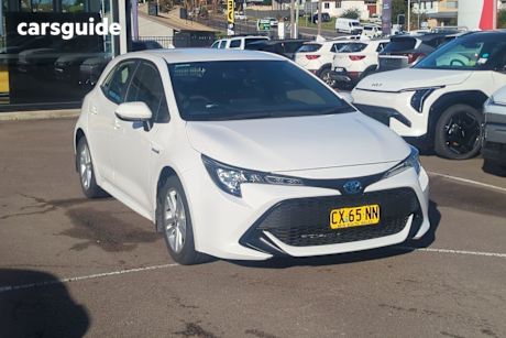 White 2020 Toyota Corolla Hatchback Ascent Sport (hybrid)