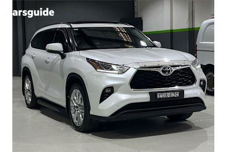 White 2022 Toyota Kluger Wagon GRANDE 4X4
