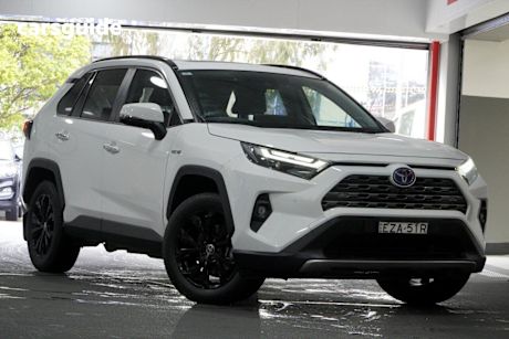 White 2023 Toyota RAV4 Wagon Cruiser 2WD