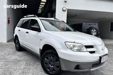 White 2005 Mitsubishi Outlander Wagon LS