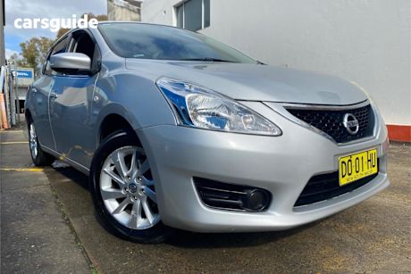 Silver 2015 Nissan Pulsar Hatchback ST