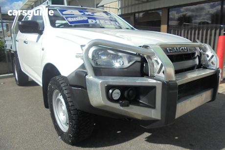 White 2021 Isuzu D-MAX Crew Cab Chassis SX (4X4)