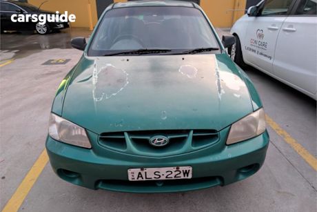 Green 2002 Hyundai Accent Hatchback GL