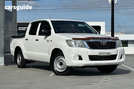 White 2014 Toyota Hilux Dual Cab Pick-up SR