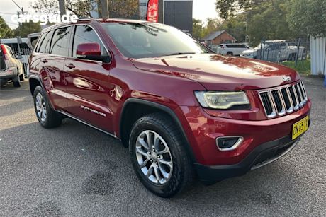 Red 2015 Jeep Grand Cherokee Wagon Laredo