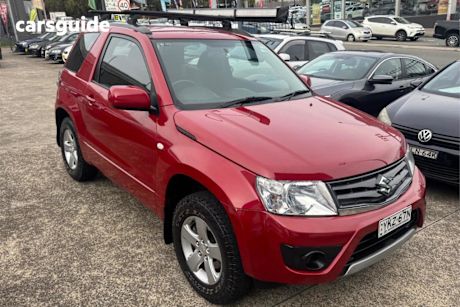 Red 2015 Suzuki Grand Vitara Wagon Navigator (4X4)