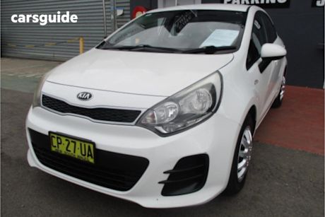 White 2015 Kia RIO Hatchback S