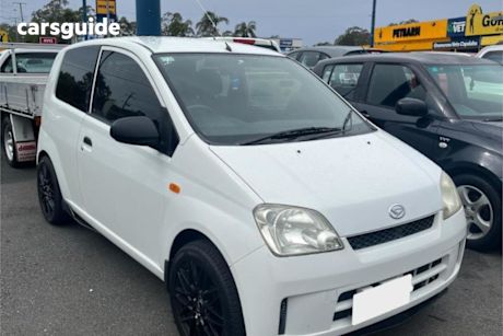 White 2004 Daihatsu Charade Hatchback