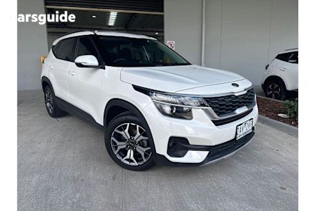 White 2021 Kia Seltos SUV SPORT F