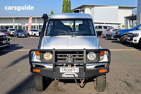 White 2006 Toyota Landcruiser Wagon TROOPCARRIER 4X4