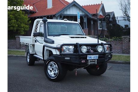 White 2017 Toyota Landcruiser OtherCar
